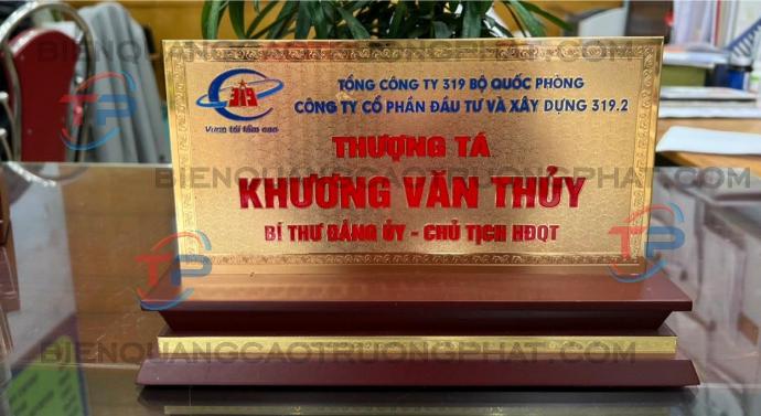 Biển chức danh đến gỗ mặt đồng