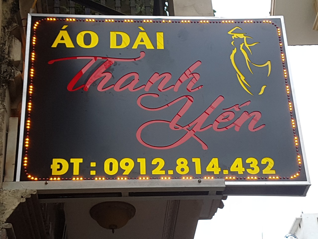 Biển vẫy alu âm bản