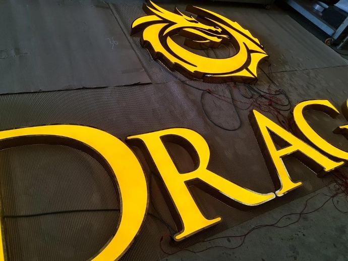 Chữ nổi mica viền inox đẹp