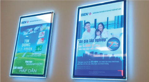 Biển vẫy hộp đèn gắn tường