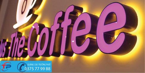 Biển hiệu giá rẻ chữ inox sáng chân