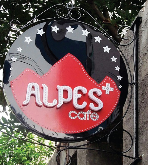 Thi công biển quảng cáo vẫy tại long biên