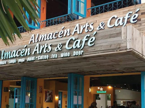 Biển quảng cáo quán cafe