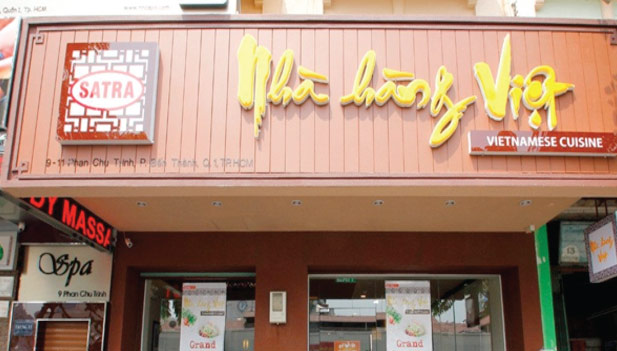 Biển quảng cáo tại Tây Hồ Hà Nội