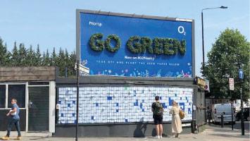 biển quảng cáo tại hai bà trưng