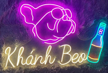 Biển chữ nổi mica sáng chân