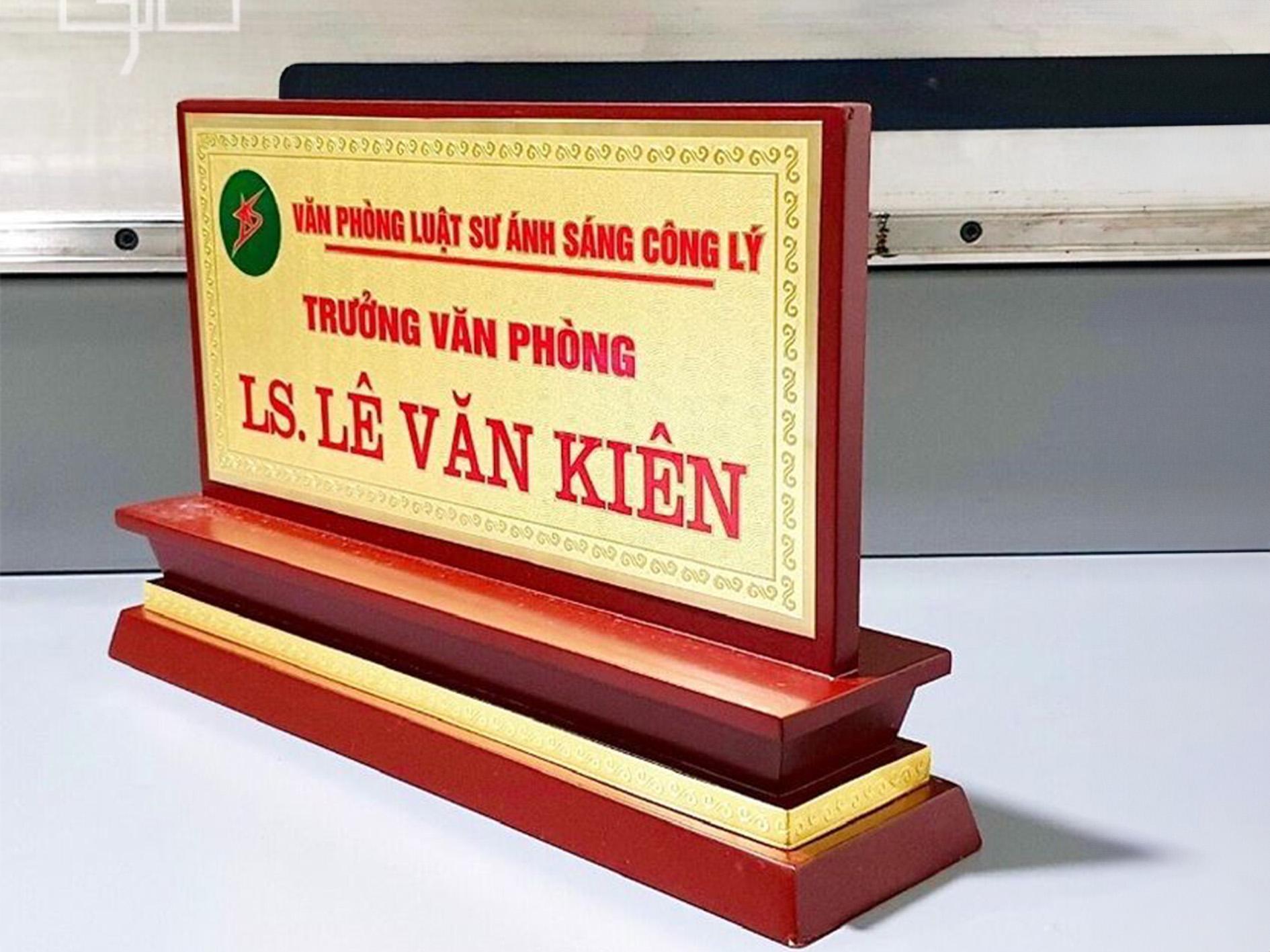 Biển công ty, chức danh