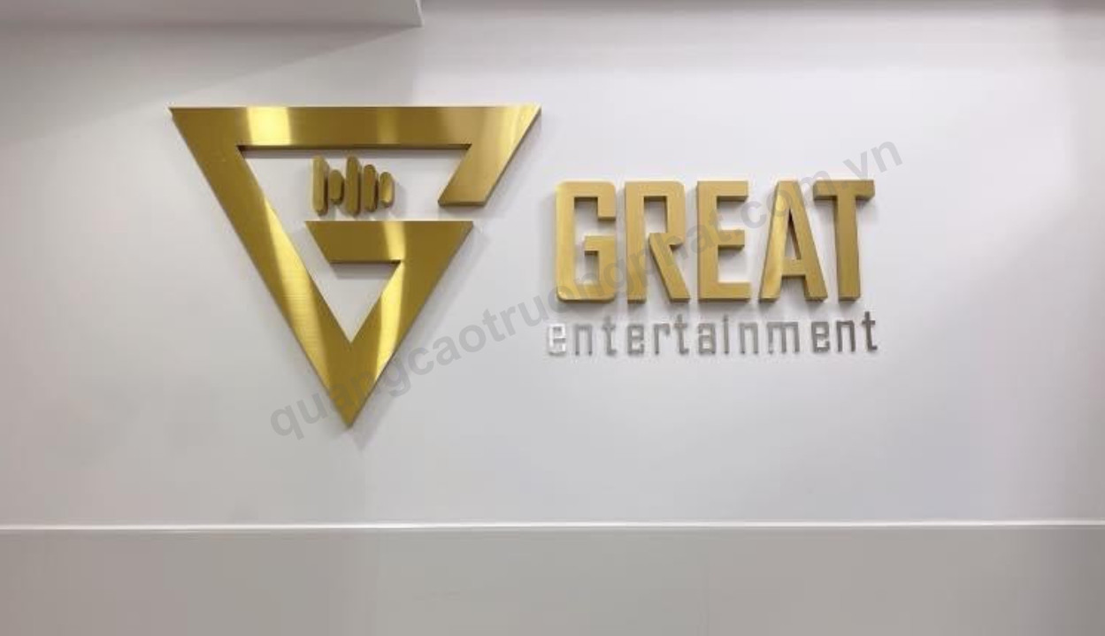 Logo inox vàng gương gập chân