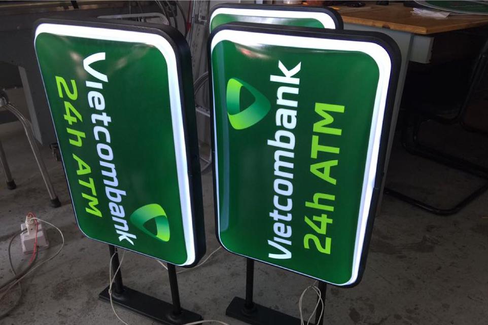 Biển vẫy quảng cáo mica hút nổi